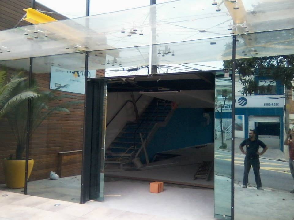 Cobertura de Vidro para Porta Preço na Vila Andrade - Cobertura de Vidro em São Mateus