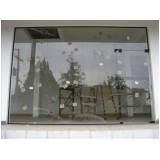Loja de vitrine de vidro modulado no Ibirapuera