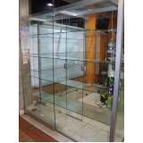 Vitrine de vidro com chave no Jabaquara